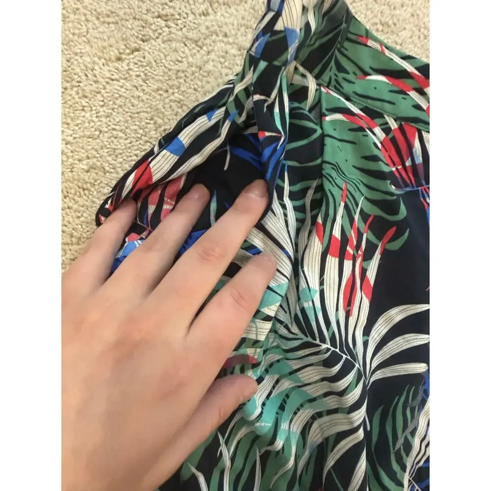 Self contrast tropical print shorts